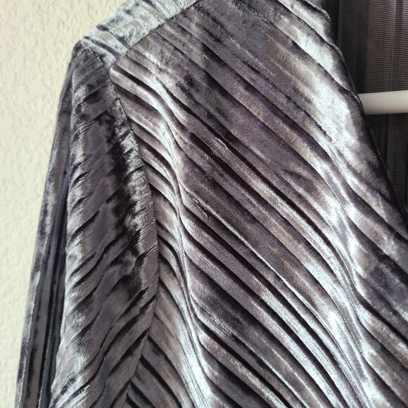 Tahari US Women's Size L Ribbed Velour Surplice Long Sleeve Top Holiday Velvet - Picture 2 of 9